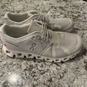 On Cloud Womens Cloud Slip On Sneakers Size 7.5 Ivory White